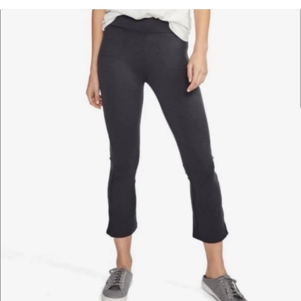 American Giant The‎ ponte Pant kick flare
Super Black leggings size 2